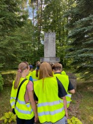 Ścieżka kulturowa związana z poznawaniem historii i kultury miejscowości Ciosmy z żurawiną w tle