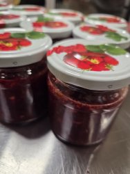 Członkowie Stowarzyszenia DĄB na Jarmarku Bożonarodzeniowym w Biłgoraju