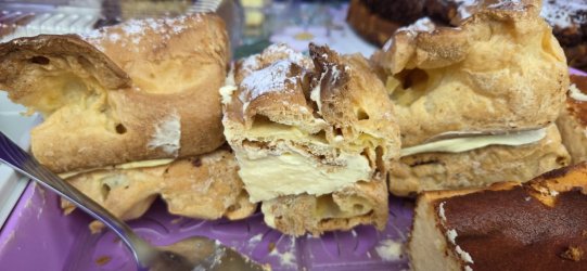 Członkowie Stowarzyszenia DĄB na Jarmarku Bożonarodzeniowym w Biłgoraju